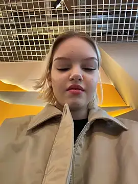 Snapshot of AshleyMur chatting on April 11, 6:18 am AshleyMur online show from April 11, 6:18 am