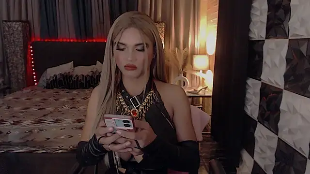 QueenNathaliaTS online show from January 18, 4:11 pm