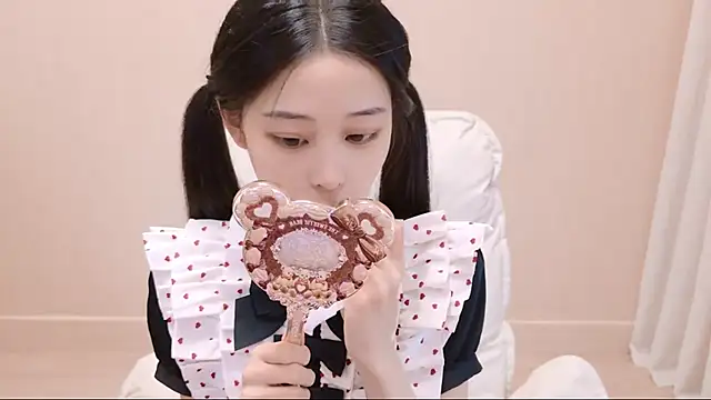 iiiiiiiiiu online show from April 30, 9:04 am