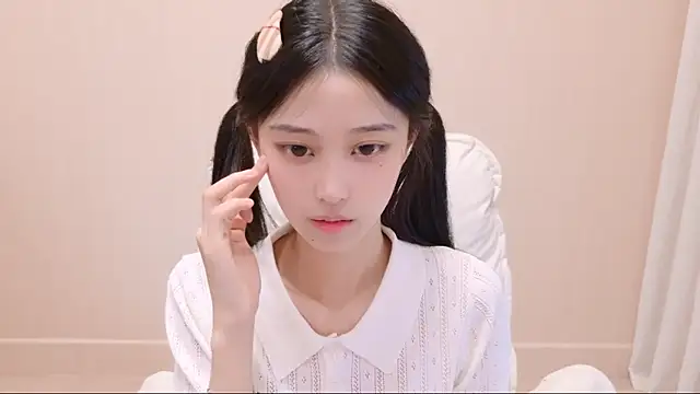 iiiiiiiiiu online show from May 11, 4:04 pm
