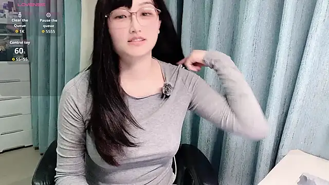 LuLu-lll online show from March 26, 5:29 pm