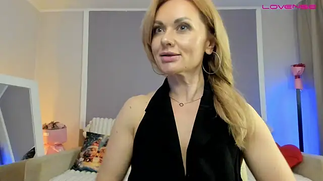 Snapshot of Monika-peach chatting on March 21, 10:24 pm Monika-peach online show from March 21, 10:24 pm