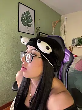 Snapshot of Natsrose chatting on February 6, 2:49 am Natsrose online show from February 6, 2:49 am