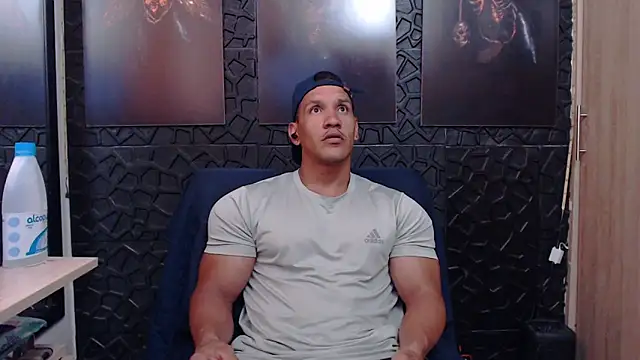 viktor herrera online show from March 24, 6:13 pm