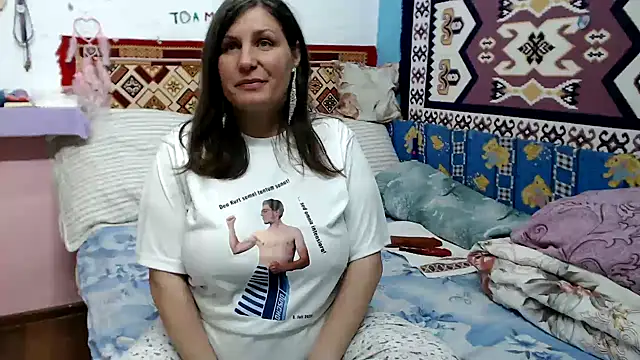 Adelinemilf online show from April 29, 1:48 pm