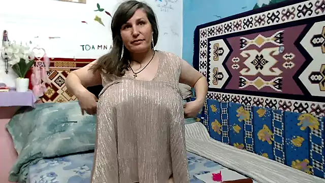 Adelinemilf online show from April 30, 12:33 pm