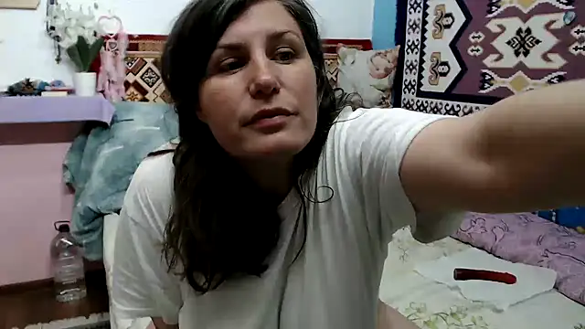 Adelinemilf online show from May 12, 4:42 am