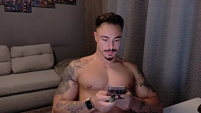 Snapshot of Master_Lukas chatting on April 9, 12:10 pm Master Lukas online show from April 9, 12:10 pm