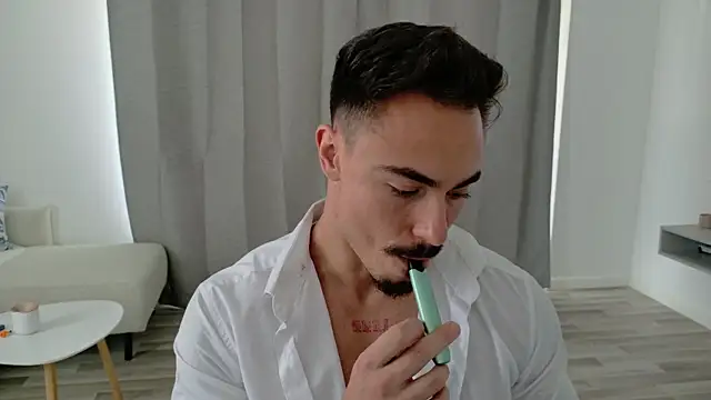 Snapshot of Master_Lukas chatting on May 7, 12:10 pm Master Lukas online show from May 7, 12:10 pm