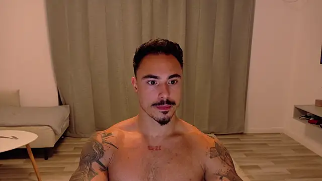 Snapshot of Master_Lukas chatting on May 24, 1:32 am Master Lukas online show from May 24, 1:32 am