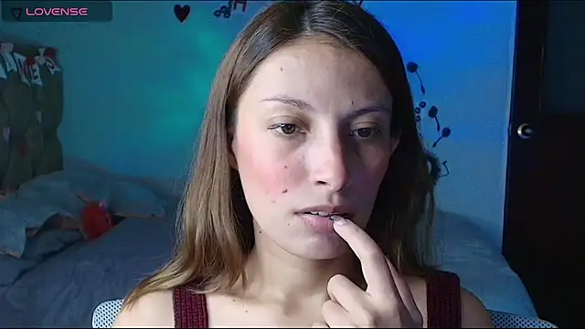 Snapshot of Sweet_moon_v_ chatting on February 22, 12:01 am Sweet moon v online show from February 22, 12:01 am