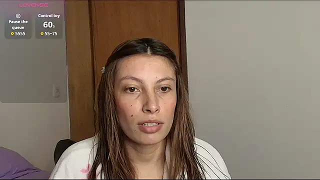 Snapshot of Sweet_moon_v_ chatting on March 27, 11:37 pm Sweet moon v online show from March 27, 11:37 pm