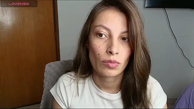 Snapshot of Sweet_moon_v_ chatting on May 11, 11:46 pm Sweet moon v online show from May 11, 11:46 pm