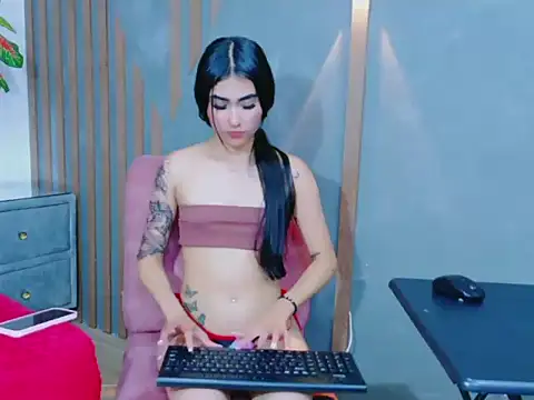 Snapshot of EvelynMoore__ chatting on February 5, 3:55 am EvelynMoore online show from February 5, 3:55 am