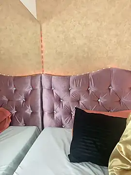 Snapshot of Missy_22_ chatting on March 31, 1:33 pm Missy 22 online show from March 31, 1:33 pm