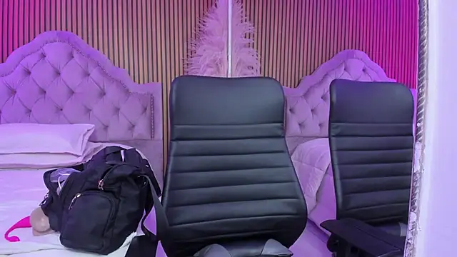 Violett hott  online show from March 9, 12:42 pm