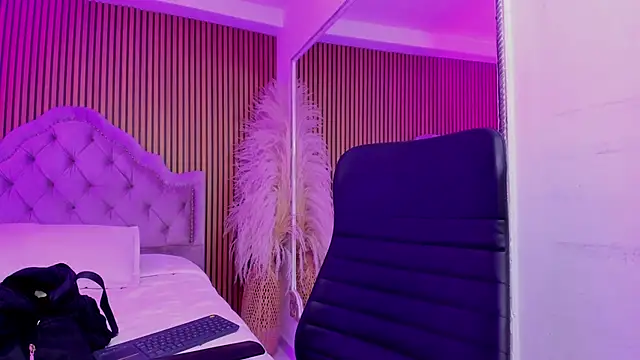 Violett hott  online show from March 10, 12:32 pm