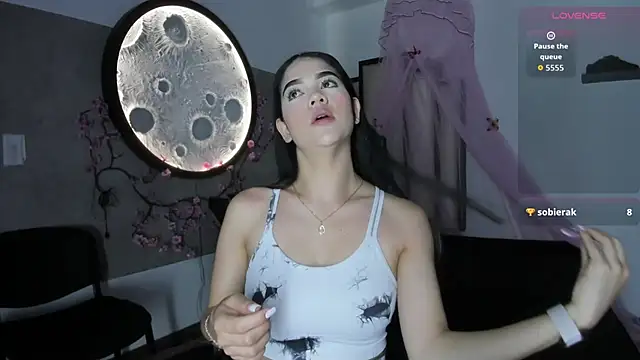 Snapshot of Luna__02 chatting on March 7, 11:40 am Luna 02 online show from March 7, 11:40 am