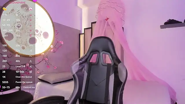 Snapshot of Luna__02 chatting on March 12, 11:49 am Luna 02 online show from March 12, 11:49 am