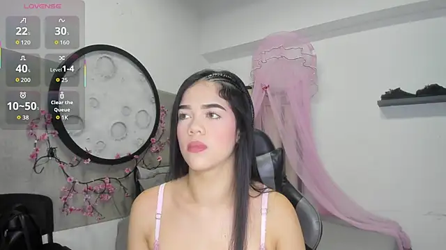 Snapshot of Luna__02 chatting on March 17, 11:46 am Luna 02 online show from March 17, 11:46 am