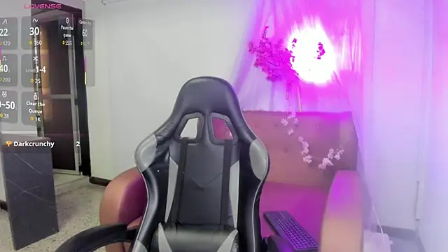 Snapshot of Luna__02 chatting on March 24, 11:26 am Luna 02 online show from March 24, 11:26 am