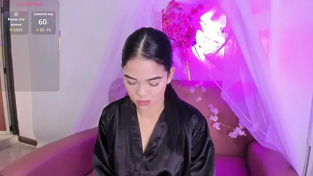 Snapshot of Luna__02 chatting on April 1, 1:41 pm Luna 02 online show from April 1, 1:41 pm