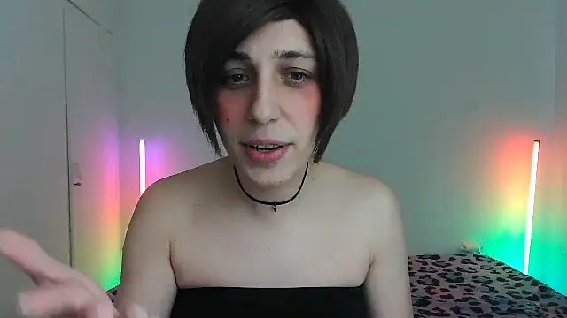 HoneyValentine online show from March 4, 9:10 pm