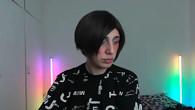 HoneyValentine online show from March 12, 8:15 pm