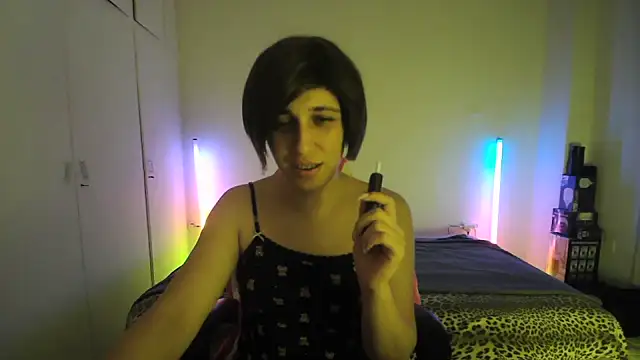 HoneyValentine online show from July 4, 7:20 pm