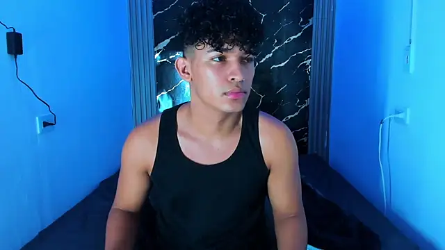 Snapshot of jamescurly00 chatting on February 5, 9:03 am jamescurly00 online show from February 5, 9:03 am