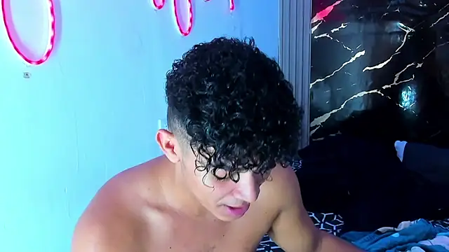 jamescurly00 online show from February 19, 6:42 am