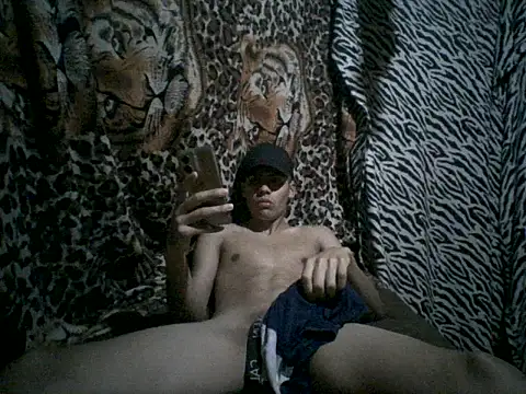 Snapshot of Mickey_9 chatting on February 1, 5:39 am Mickey 9 online show from February 1, 5:39 am