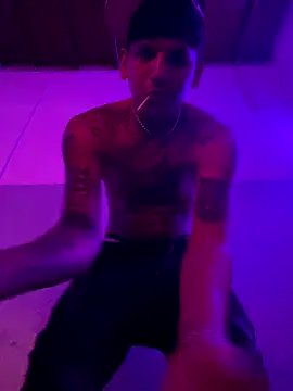 Snapshot of Sam_33_sexy_27 chatting on January 7, 12:07 pm Sam 33 sexy 27 online show from January 7, 12:07 pm