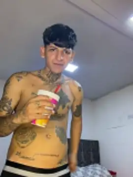 Snapshot of Sam_33_sexy_27 chatting on February 6, 6:51 am Sam 33 sexy 27 online show from February 6, 6:51 am