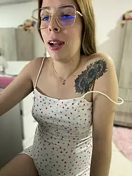 Snapshot of NatalyPinky chatting on May 13, 9:55 pm NatalyPinky online show from May 13, 9:55 pm