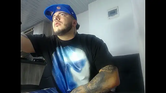 Snapshot of Nero_VanHelsing chatting on February 1, 5:06 am Nero VanHelsing online show from February 1, 5:06 am