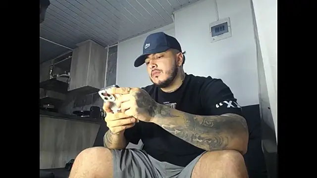 Snapshot of Nero_VanHelsing chatting on February 11, 4:06 am Nero VanHelsing online show from February 11, 4:06 am