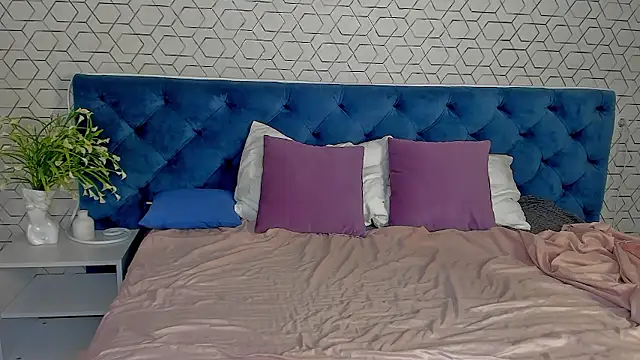 desiree doll online show from January 17, 1:10 am