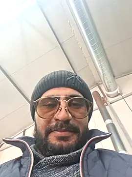 Snapshot of julian-112 chatting on January 9, 9:23 am julian-112 online show from January 9, 9:23 am