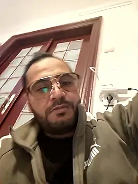 Snapshot of julian-112 chatting on January 10, 5:37 pm julian-112 online show from January 10, 5:37 pm