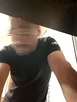 Snapshot of julian-112 chatting on January 11, 3:28 pm julian-112 online show from January 11, 3:28 pm