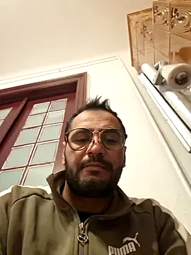 Snapshot of julian-112 chatting on January 14, 9:52 pm julian-112 online show from January 14, 9:52 pm