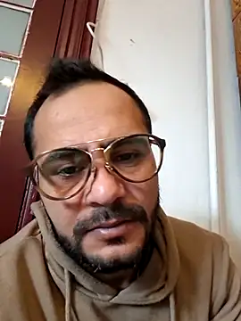 Snapshot of julian-112 chatting on January 17, 1:38 pm julian-112 online show from January 17, 1:38 pm