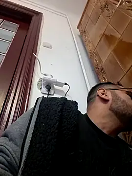 Snapshot of julian-112 chatting on February 1, 2:15 pm julian-112 online show from February 1, 2:15 pm