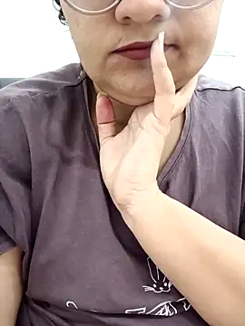 piryasharma005 online show from February 13, 6:26 pm