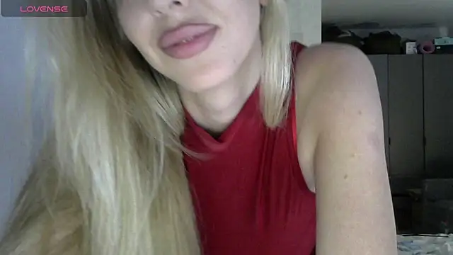 Snapshot of LizaSweetyq chatting on April 28, 12:10 pm LizaSweetyq online show from April 28, 12:10 pm