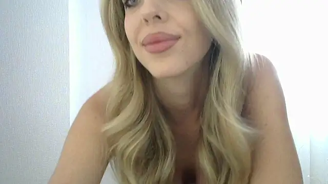 Snapshot of LizaSweetyq chatting on June 26, 12:42 pm LizaSweetyq online show from June 26, 12:42 pm