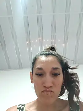 Snapshot of EcoDePiel chatting on February 9, 3:10 am EcoDePiel online show from February 9, 3:10 am