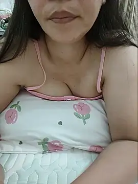 linhha23 online show from May 17, 1:40 pm