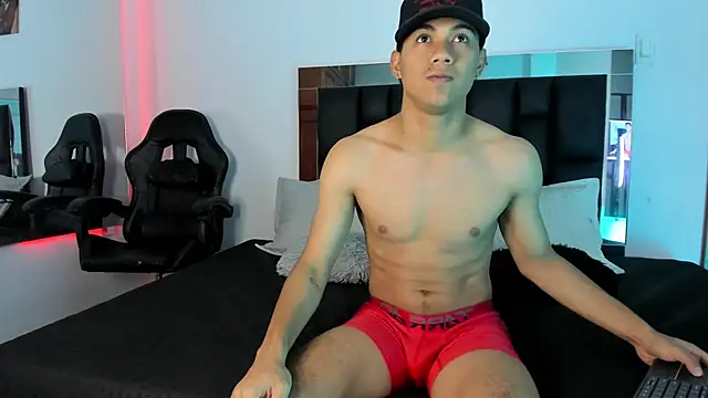 Liamsubtle01 online show from May 5, 11:07 am